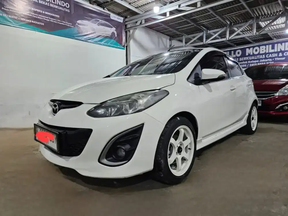 Mazda 2 R a/t 2013 Dp 6 jt