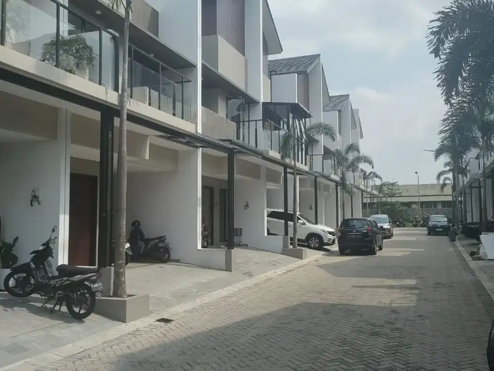 Rumah 3 Lantai Pingir Jalan Utama di Bintaro