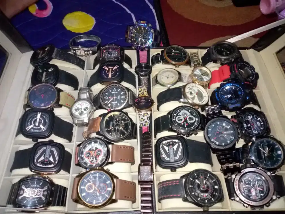 Jam tangan baru dan second pria dan wanita. siap pakai.. di  Jaksel