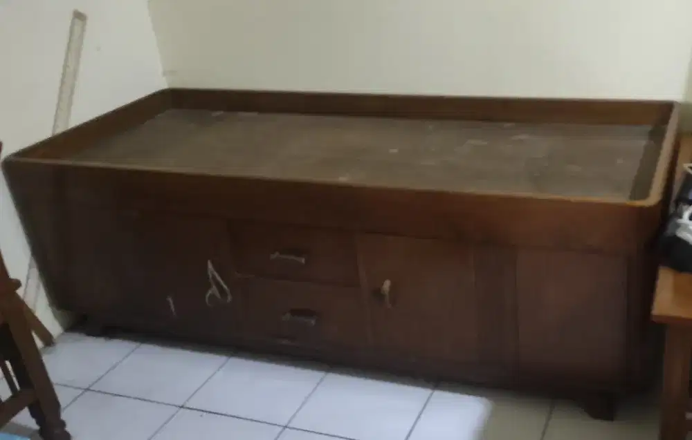 Tempat tidur jati tua + lemari+ laci