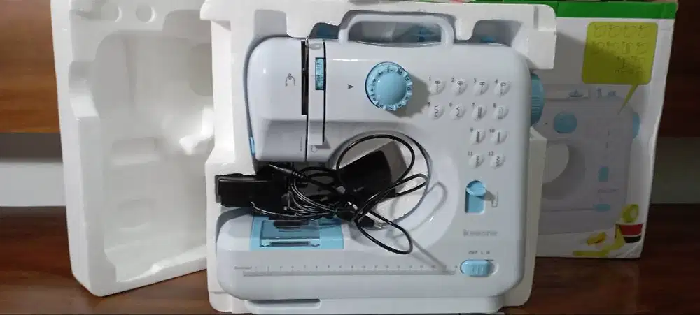 Mesin Jahit Portable KEEONE  Model UFR-705