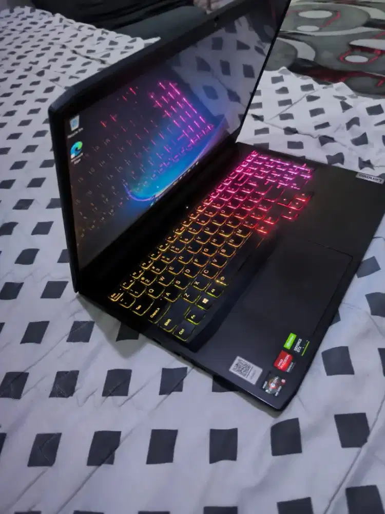 Lenovo IP gaming 3 , Ryzen 5 5600H,ram 8gb , SSD 256 GTX 1650