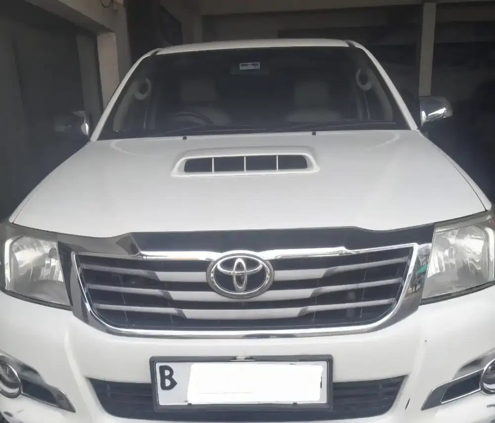 Toyota Hilux double cabin 2014 V AT 4x4