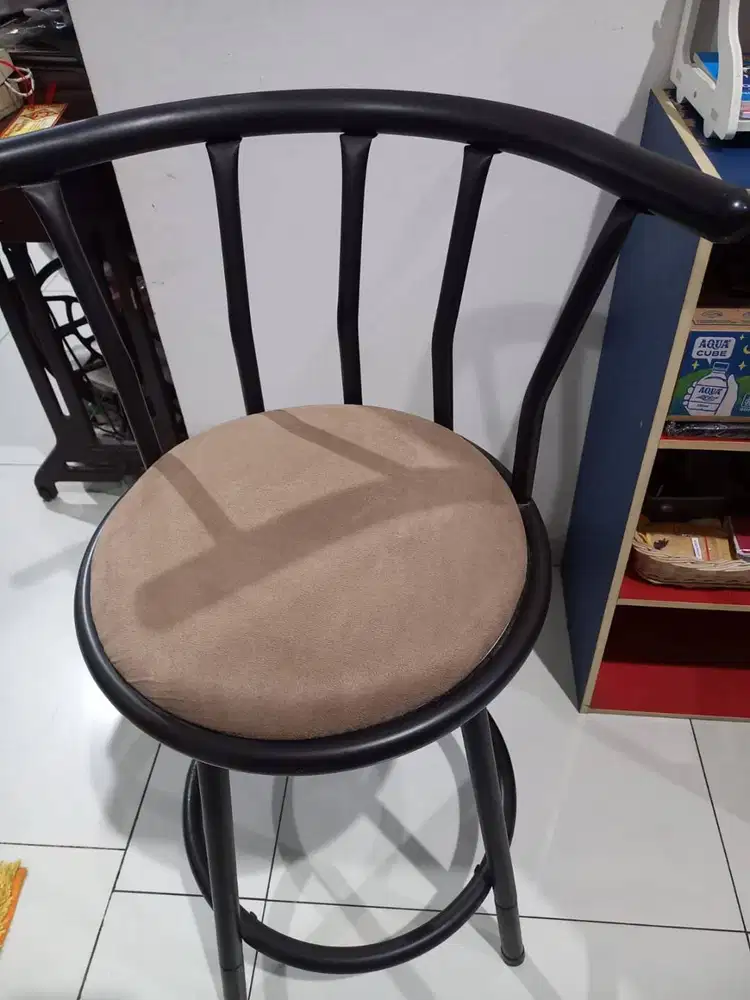 Dijual kursi tinggi ex informa warna  coklat, kondisi masih sgt baik