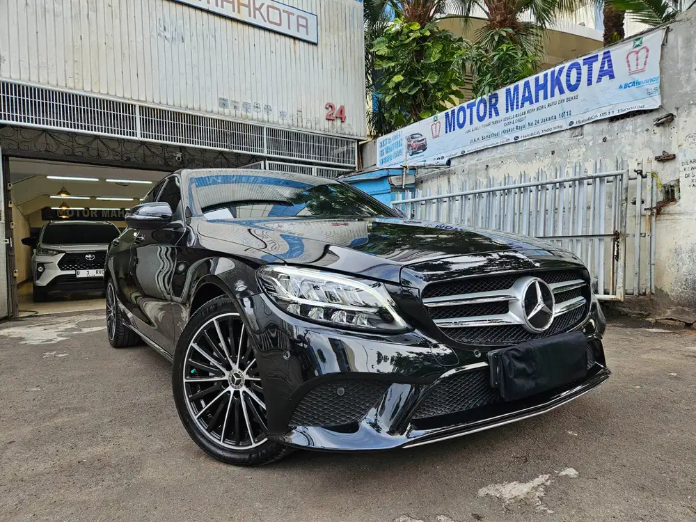 28 rb km C200 Eq Boost 2020 nik 2019 hitam mercy C 200 avg black bagus