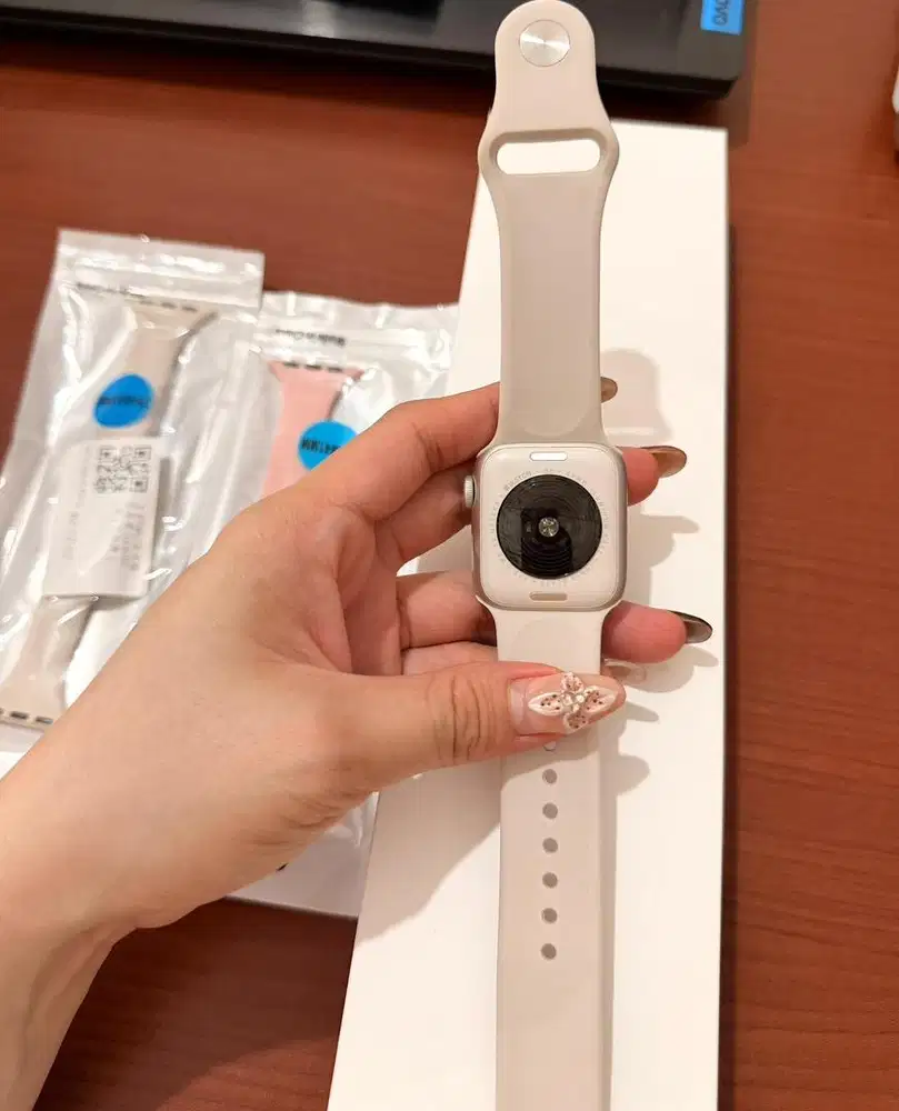 Appel watch SE Gen 2 starlight