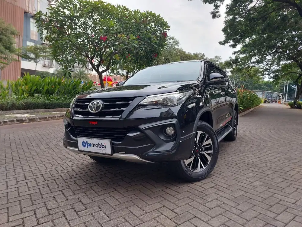 TDP 1 JUTA Toyota Fortuner 2.4 4x2 VRZ TRD Solar-AT 2018 Hitam CFCRB