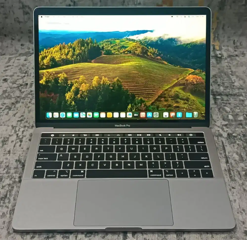 MacBook Pro TouchBar 13 2018 Core i5 16GB 512GB Gray Like New