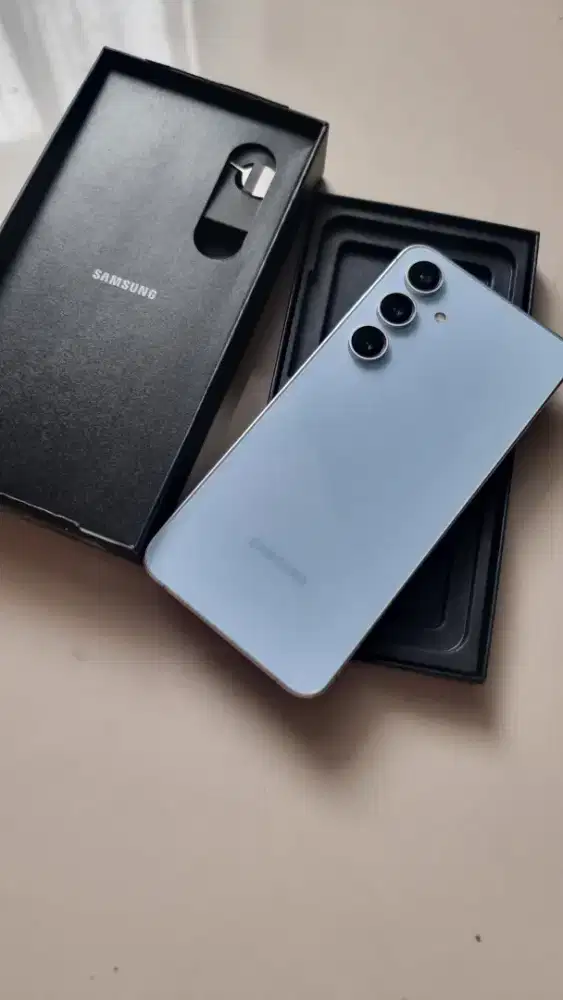Samsung s24 fe sky blue