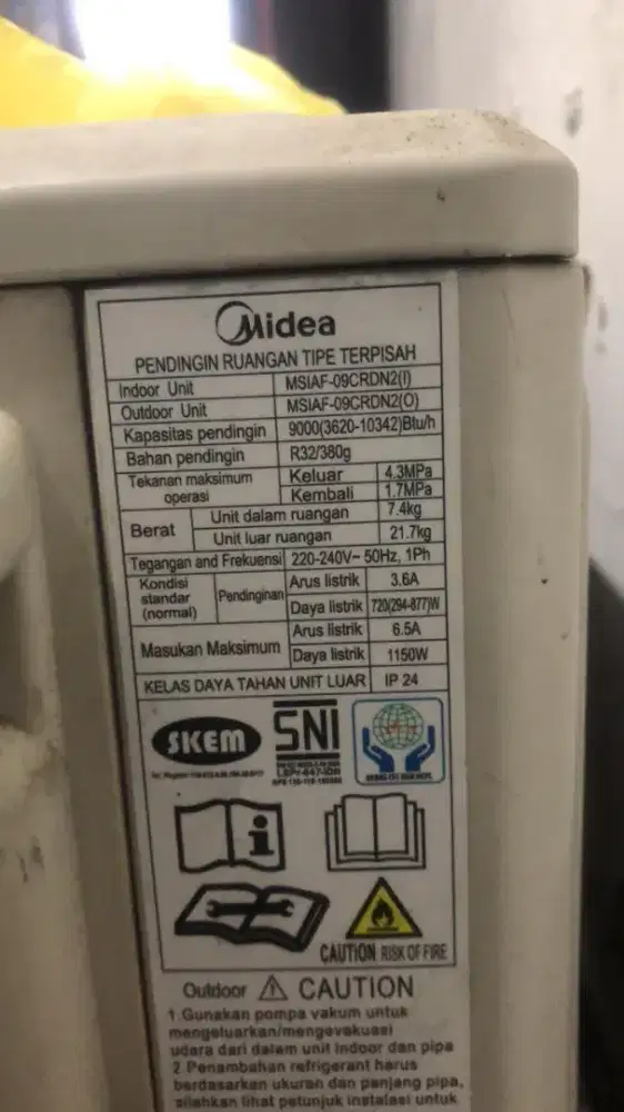 Dijual ac midea kondisi normal poll