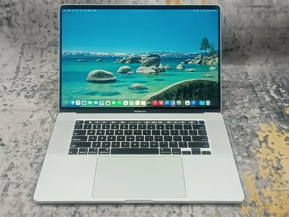 MacBook Pro TouchBar 16 2019 Core i7 16GB 512GB AMD Radeon Pro 5300M
