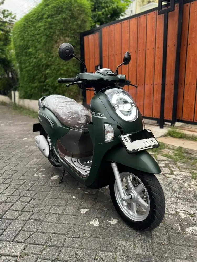 KM 600 KILO!! HONDA SCOOPY KEYLESS 2025 NIK 2024 LIKE NEW CONDITION!