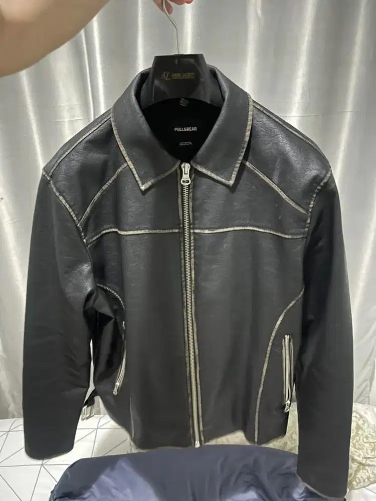 Jaket kulit Pull and Bear