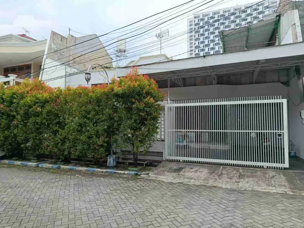 (BUTUH CEPAT LAKU ❗❗) DIJUAL RUMAH MANYAR KERTOARJO LEBAR, LUAS, SEMI FURNISHED