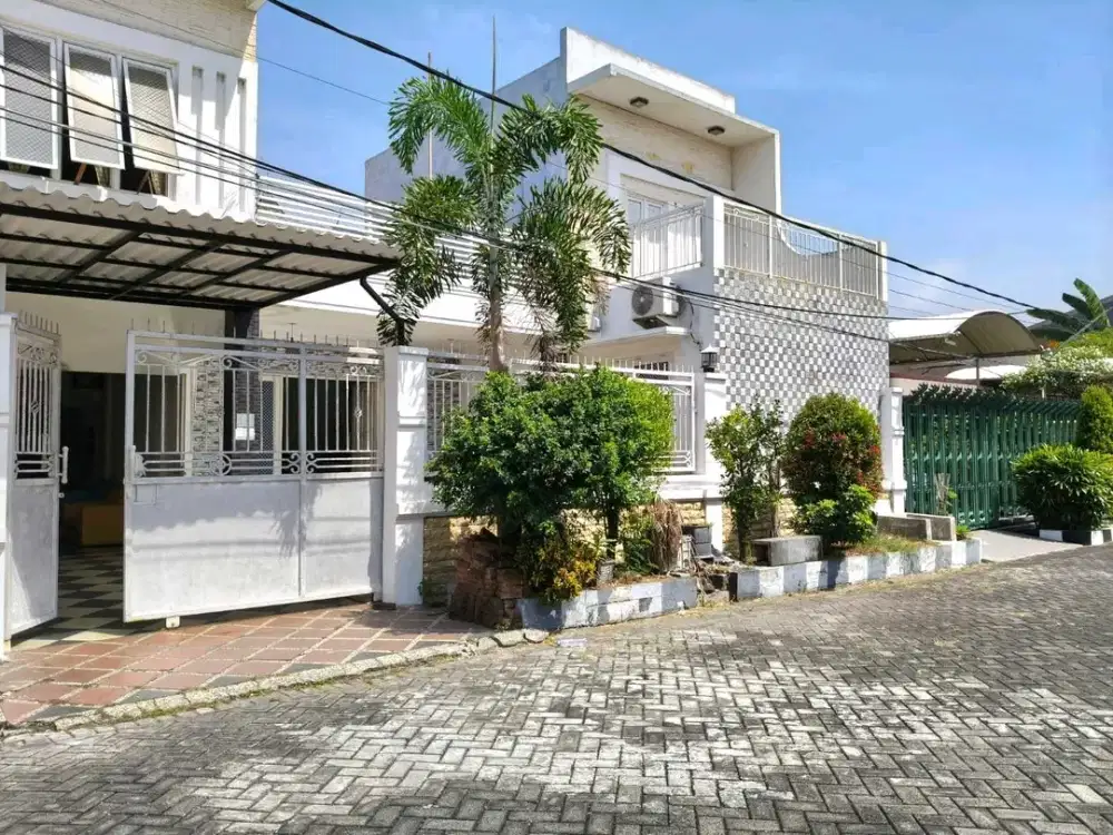 Rumah Terawat Manyar Tirtomoyo