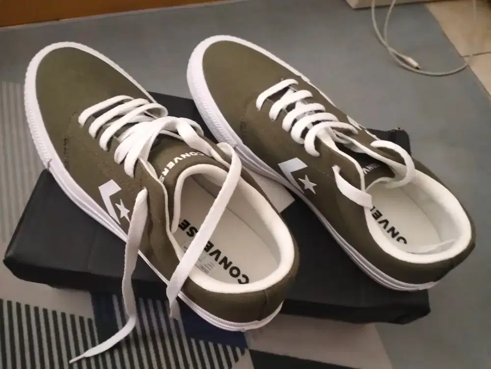 Sepatu Casual Merk Converse