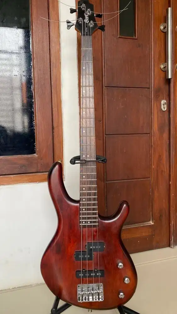 Gitat bass merk cort original