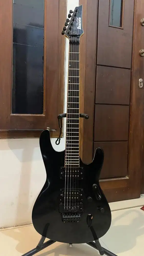 Gitar elektrik ibanez custom