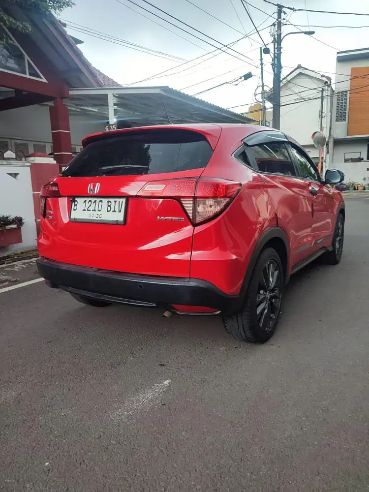 Honda HRV E at metik tahun 2015 Merah jakarta timur