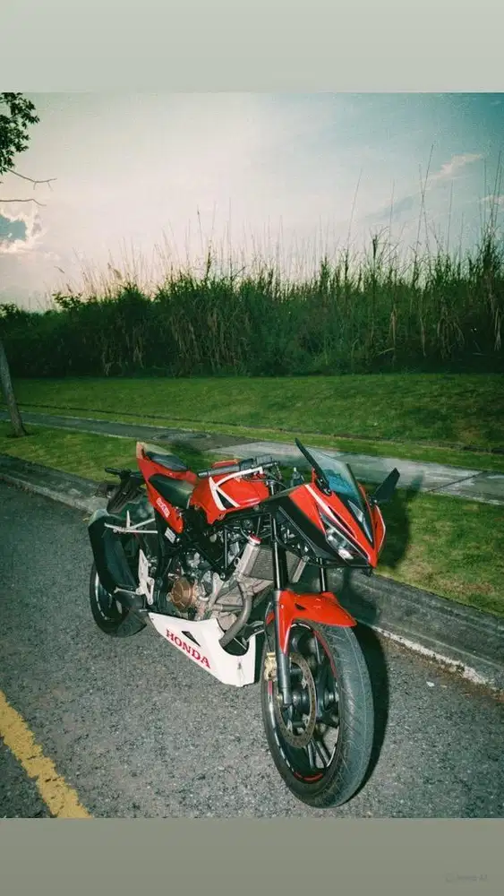 Fs Cbr 150 r merah