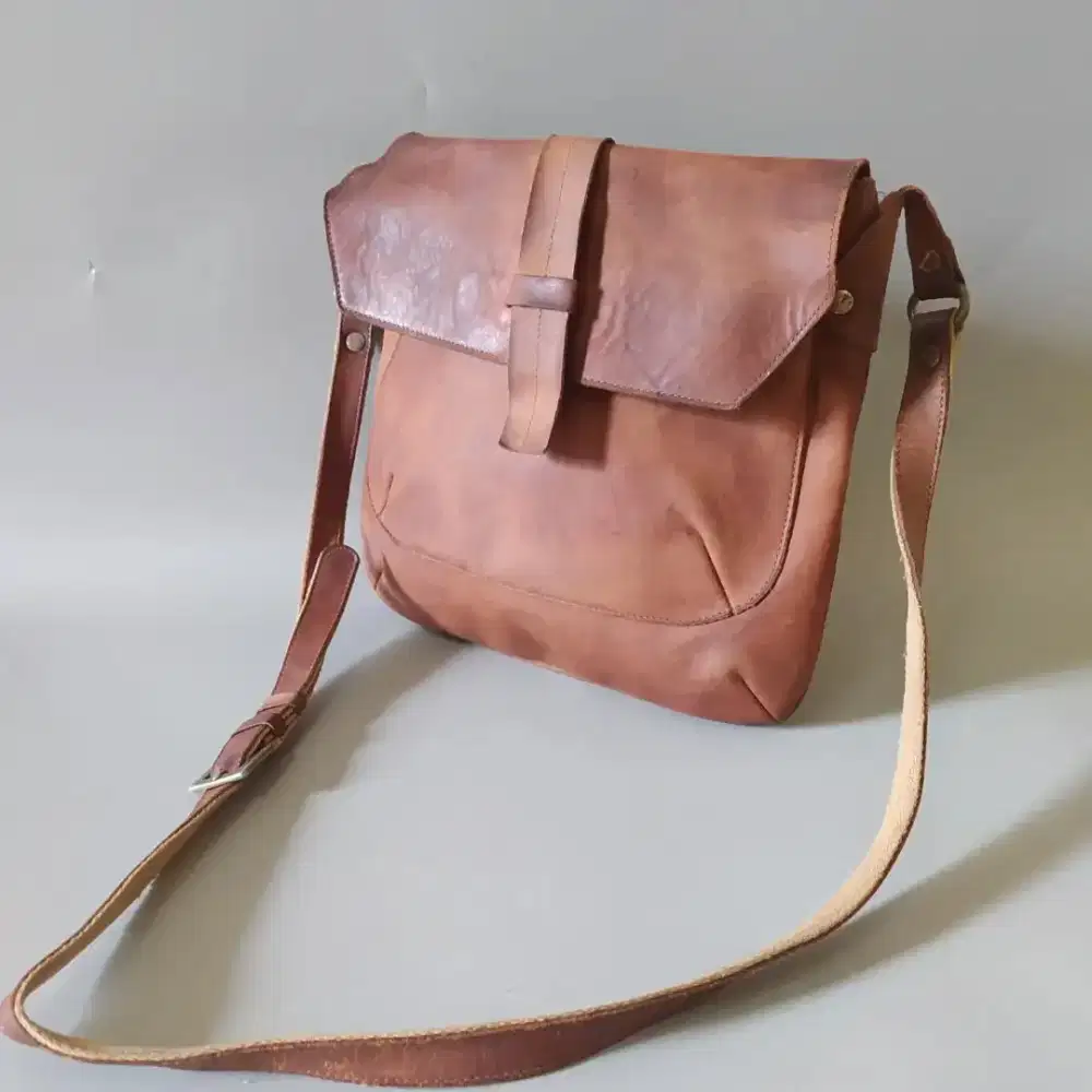 Tas selempang kulit buffalo