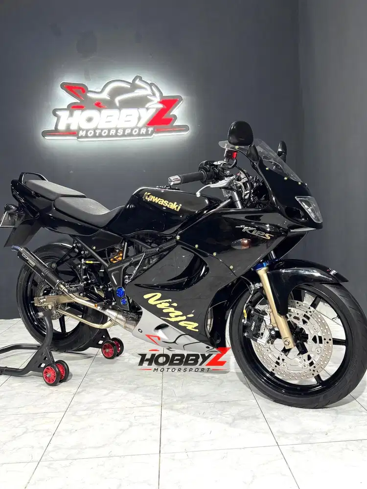Kawasaki ninja 150RR/zx-150RR Black 2011 modif hedon istimewa