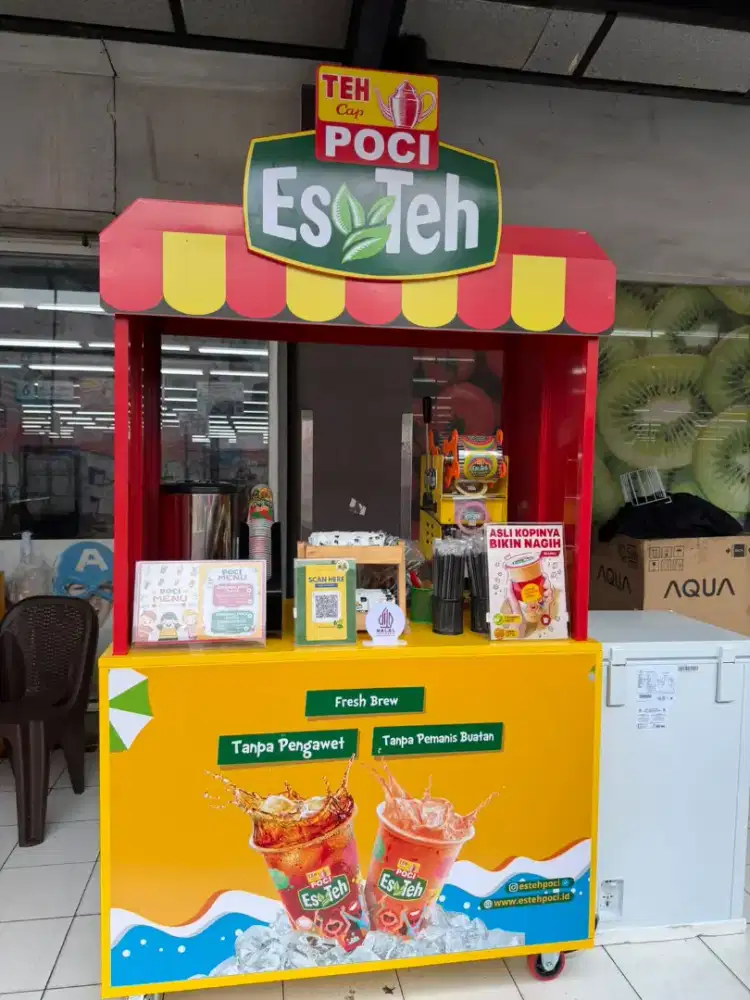SPG untuk jaga stand teh poci di Lotte Grosir Alam Sutra