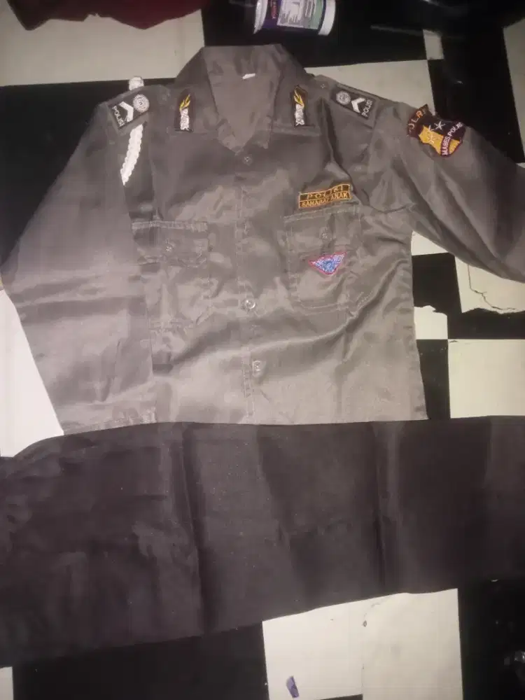 Baju polisi anak