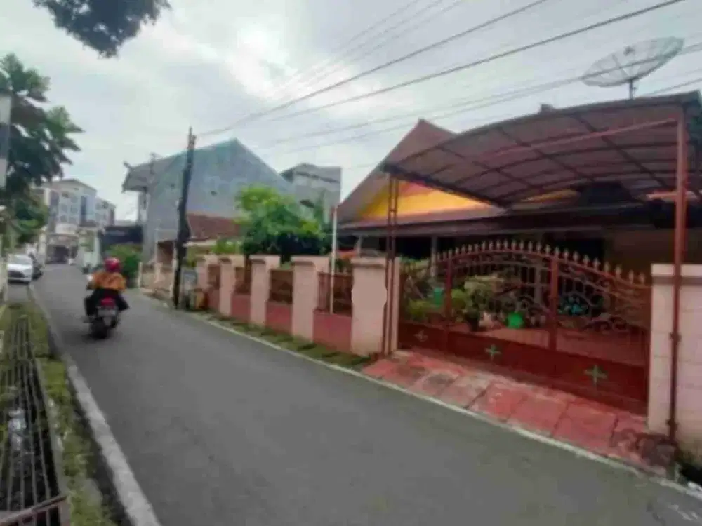 ( DEKAT UDINUS ) RUMAH DI JL SADEWA PENDRIKAN KIDUL SEMARANG TENGAH