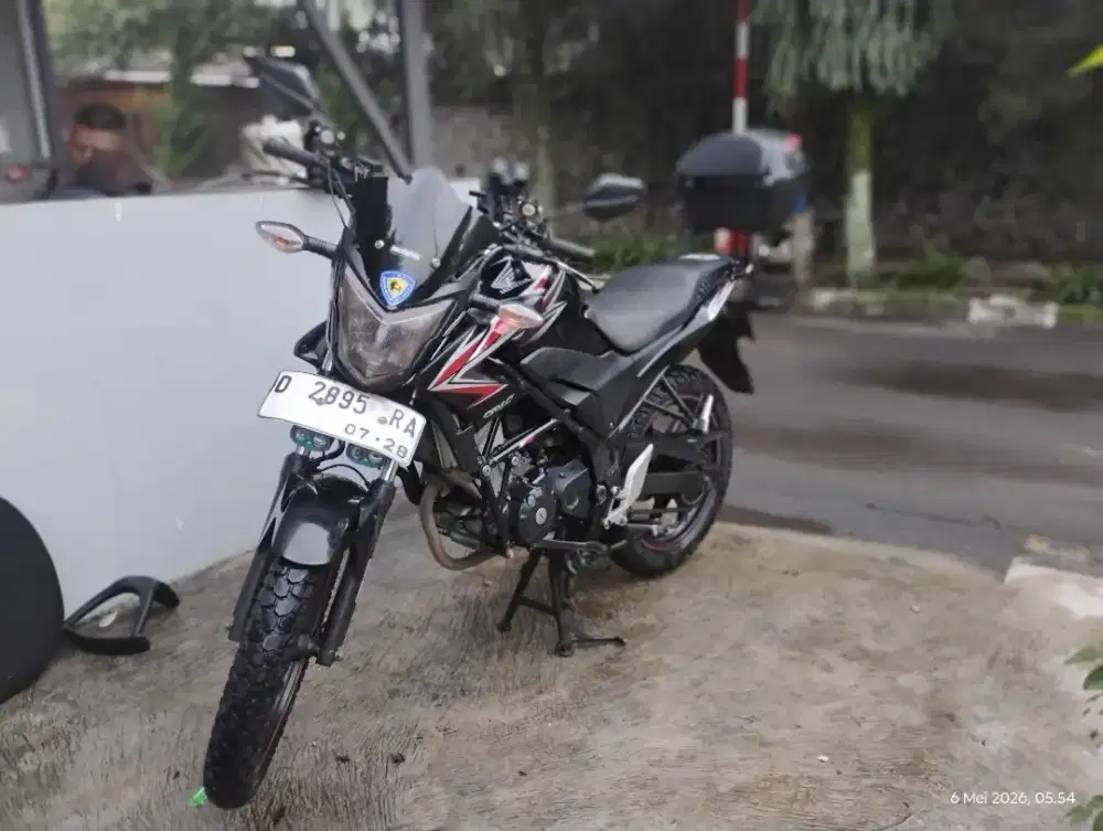 Honda cb 150r old