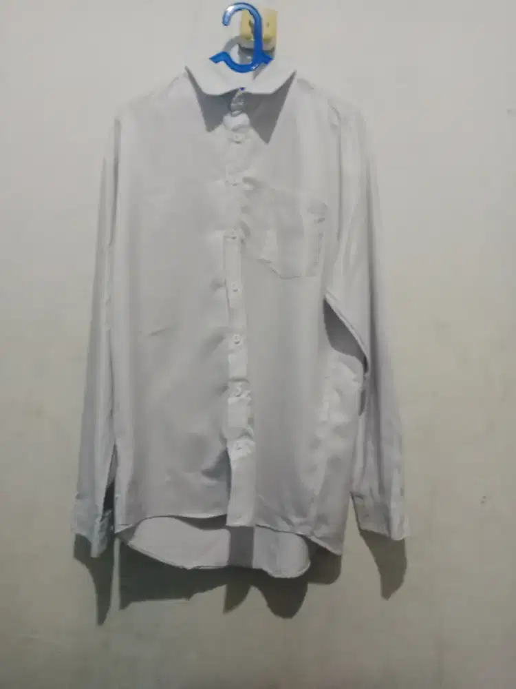 Steal Deal! Kemeja Uniqlo Putih Polos XL - Bersih, Rapi, Siap Pakai