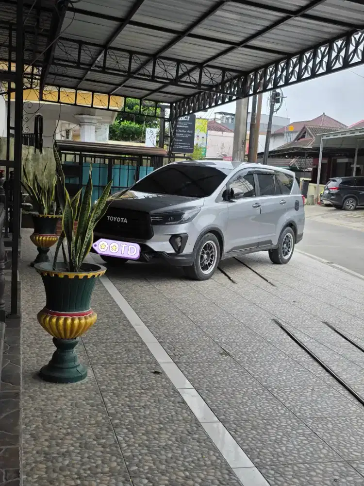 Innova REBORN Venturer diesel matic 
Thn 2018