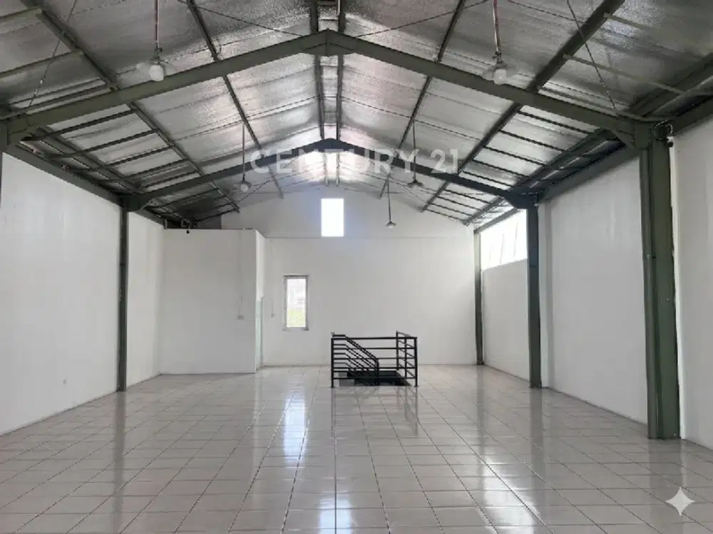 Disewakan Ruko 2 LT Di Supriyadi Bangunan Bagus