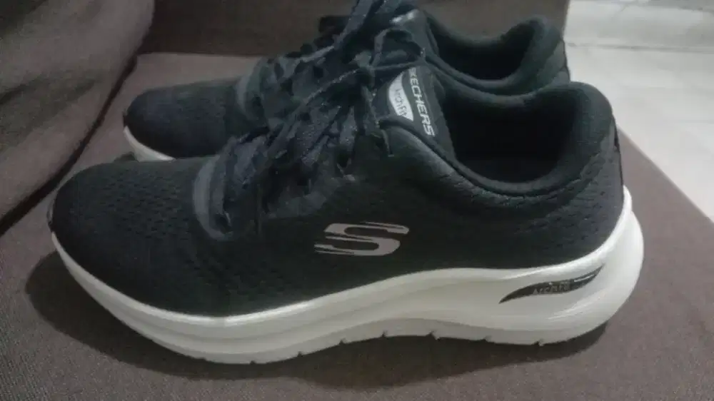 Sepatu Skechers Archfit mulus