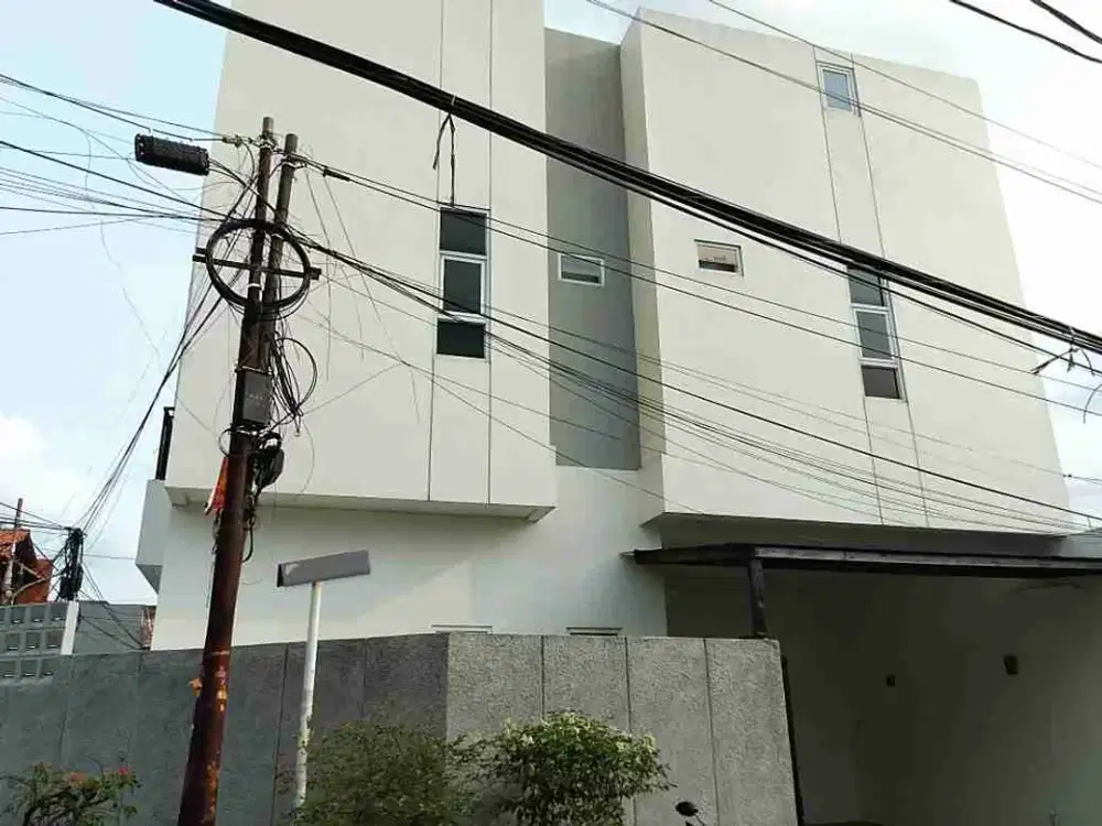 Rumah Baru Tebet, Jalan 2 Mobil