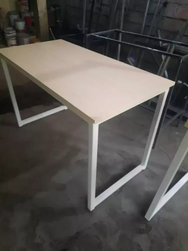 Meja permanen lapis hpl.