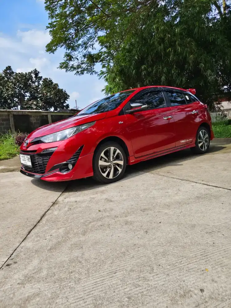 Yaris S TRD Sportivo AT tahun 2020 Warna merah