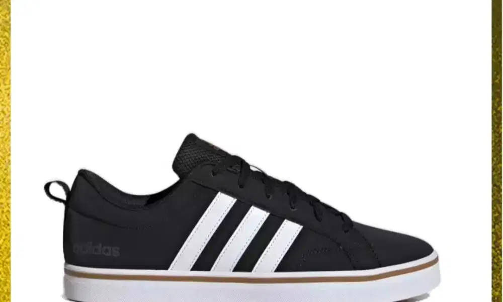 New Adidas lifestyle men black
Size 42 Original