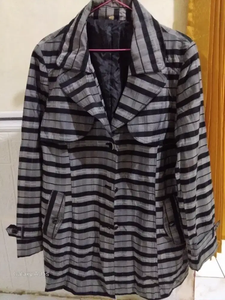 Dijual coat corak abu hitam