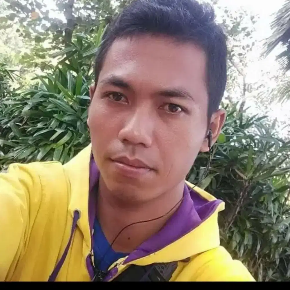 Saya mencari pekerjaan apa saja yang penting halal.