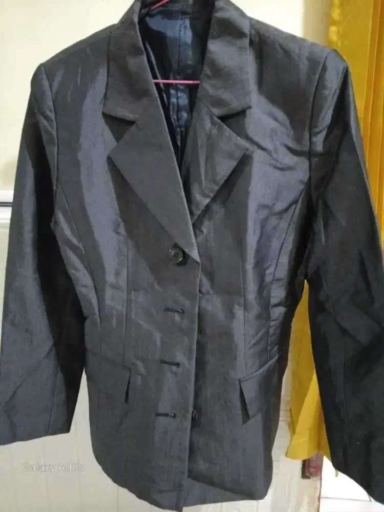 Blazer bahan tebal hitam silver