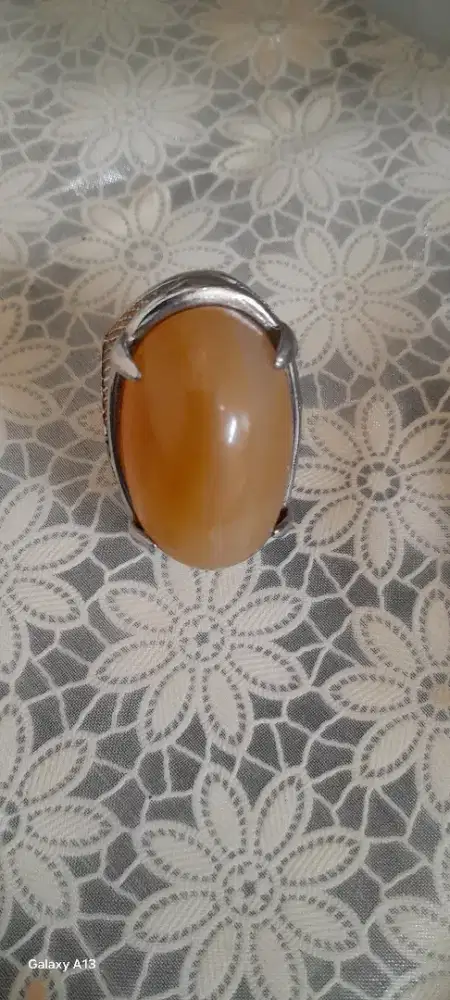 Batu akik cempaka madu