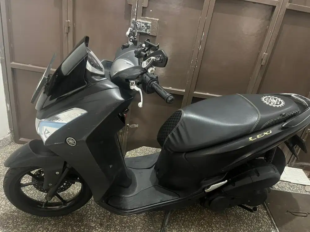 Dijual **Yamaha Lexi 125 tahun 2019, motor masih enak dipakai harian.