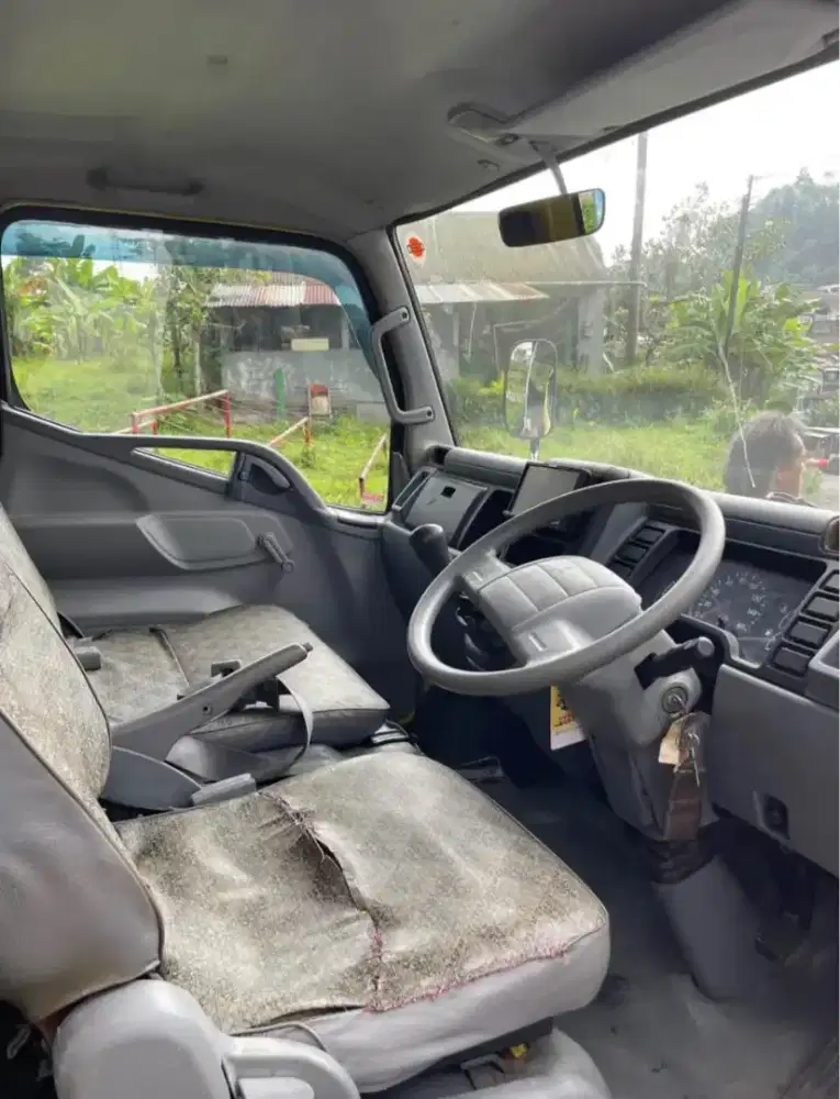 Mitsubishi ragasa 100ps 6 roda tahun 2005