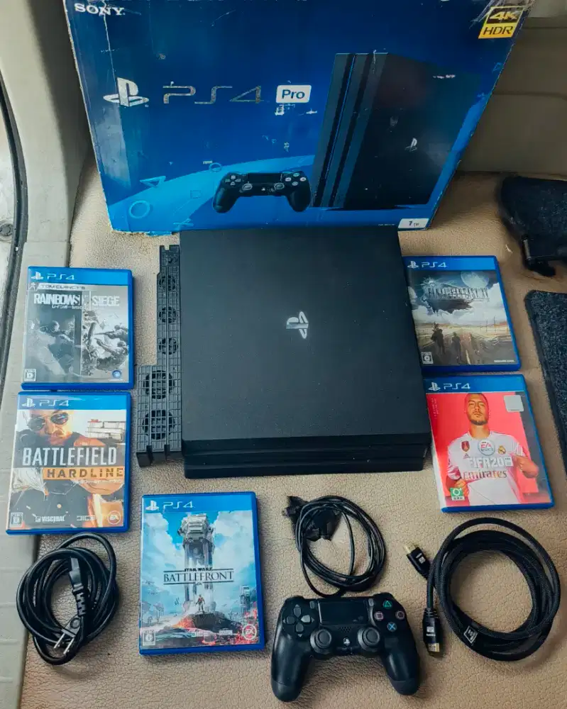 PS 4 PRO Original ~ 1 TB + 5 BD Games + Stik Controller + Fan Cooler