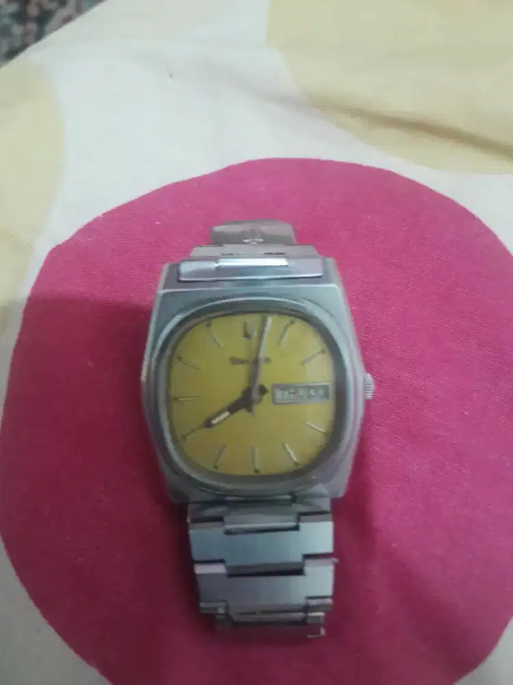 Di jual jam BULOVA original autometic mesin kuning mulus