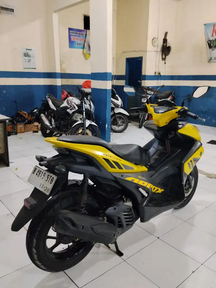 yamaha aerox old 2018 [ km low ]