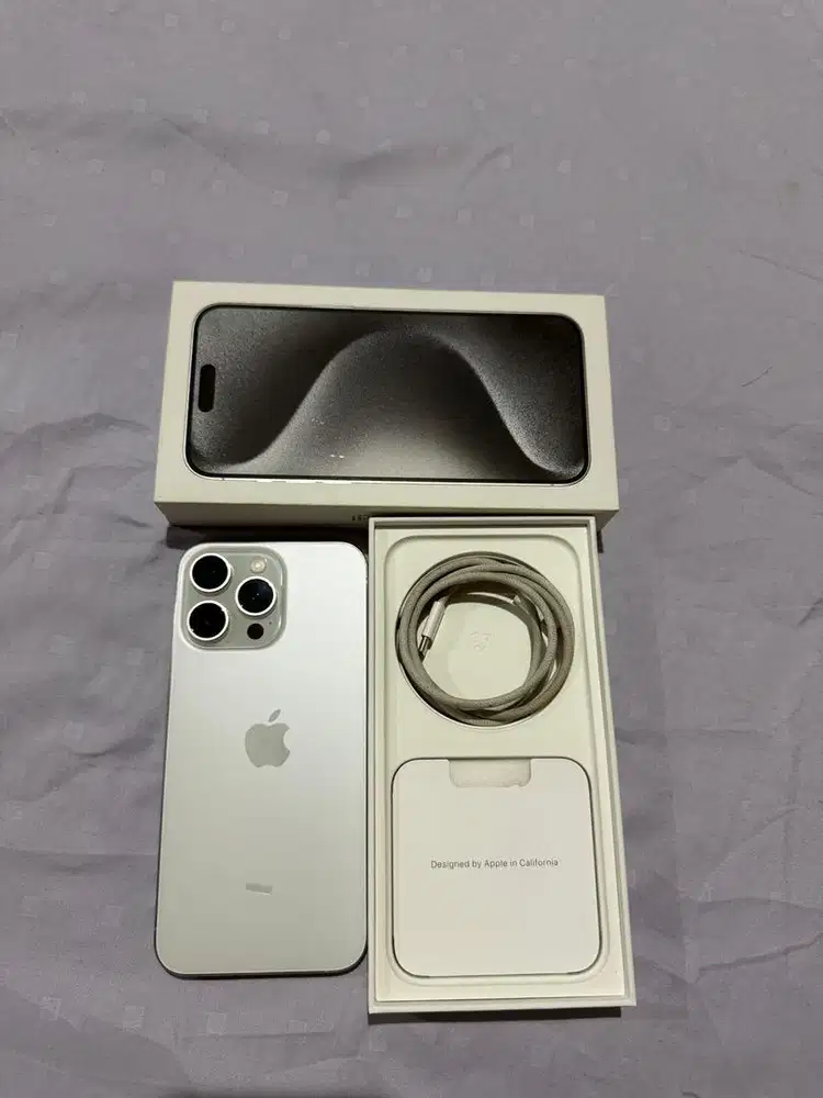 Dijual Iphone 15 pro max 256 GB white titanium