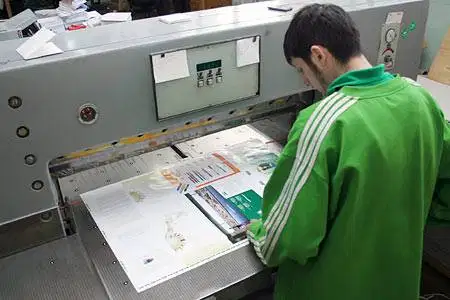Staff Finishing Operator Digital Printing Percetakan