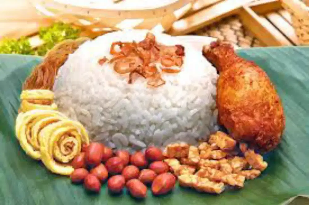 Karyawan masak menu sarapan pagi